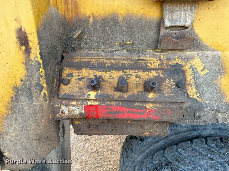 image for item NM9168 2002 International 4900  dump truck