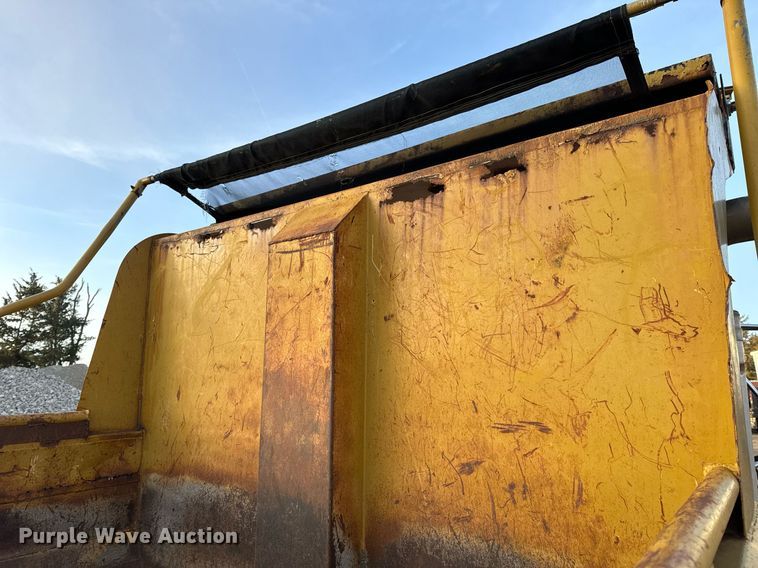 image for item NM9168 2002 International 4900  dump truck