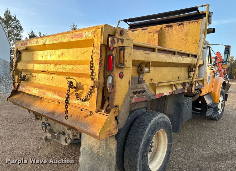 image for item NM9168 2002 International 4900  dump truck