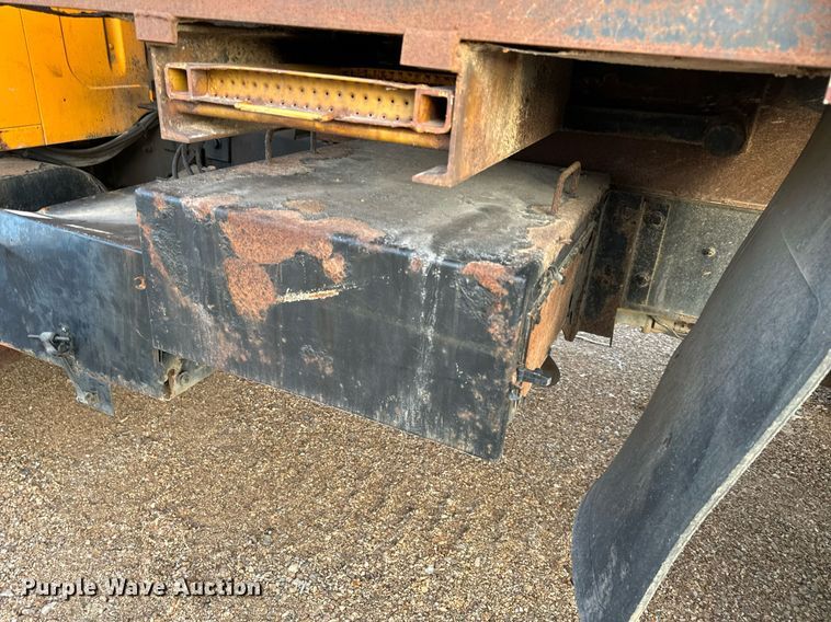 image for item NM9168 2002 International 4900  dump truck