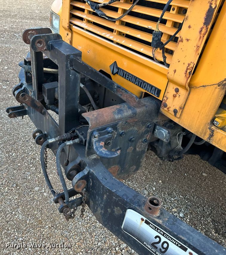 image for item NM9168 2002 International 4900  dump truck