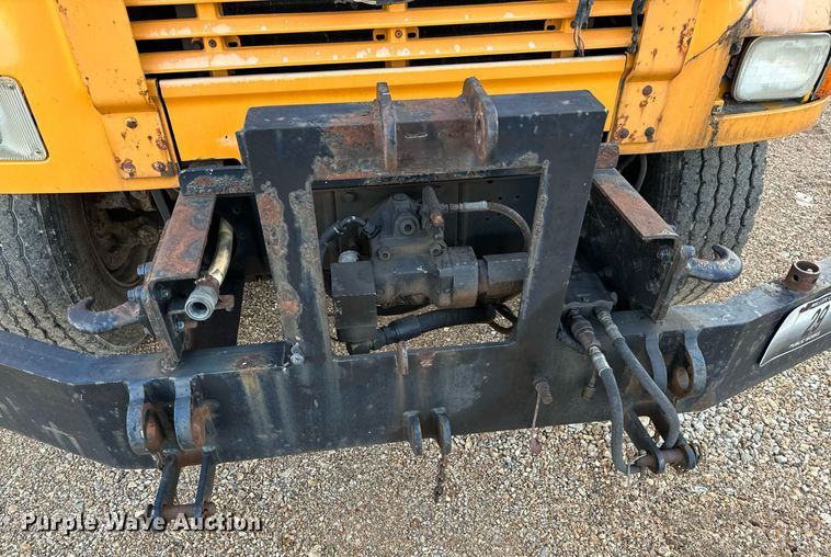 image for item NM9168 2002 International 4900  dump truck