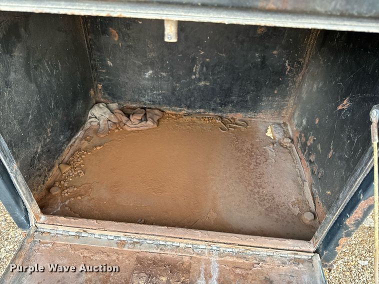 image for item NM9168 2002 International 4900  dump truck