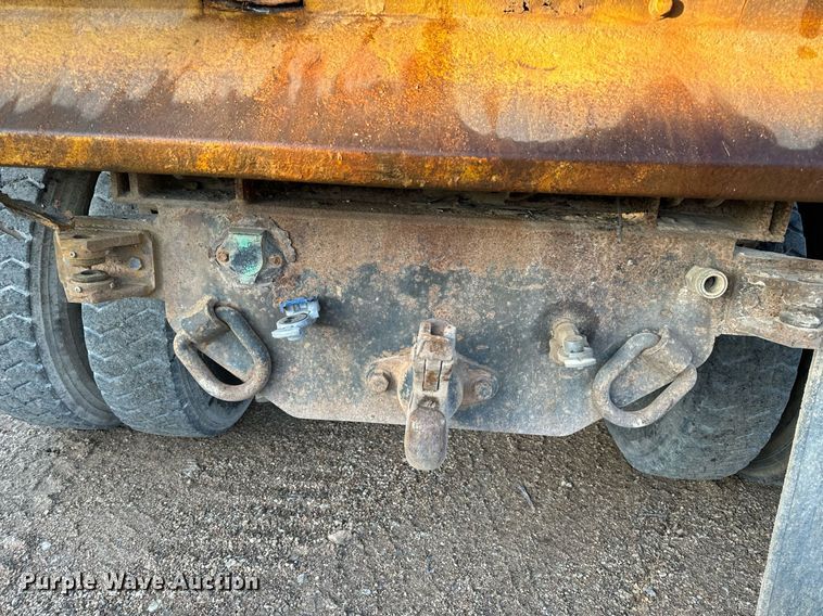 image for item NM9168 2002 International 4900  dump truck