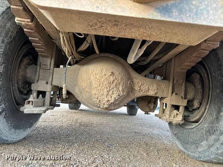 image for item NM9168 2002 International 4900  dump truck