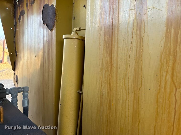 image for item NM9168 2002 International 4900  dump truck