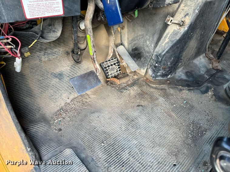 image for item NM9168 2002 International 4900  dump truck