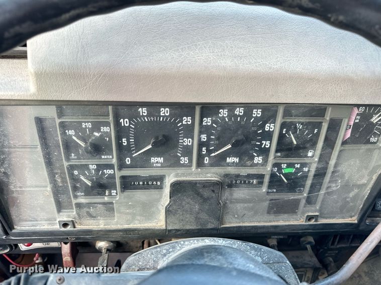 image for item NM9168 2002 International 4900  dump truck