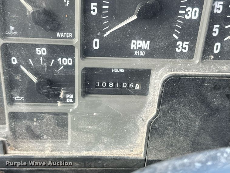 image for item NM9168 2002 International 4900  dump truck