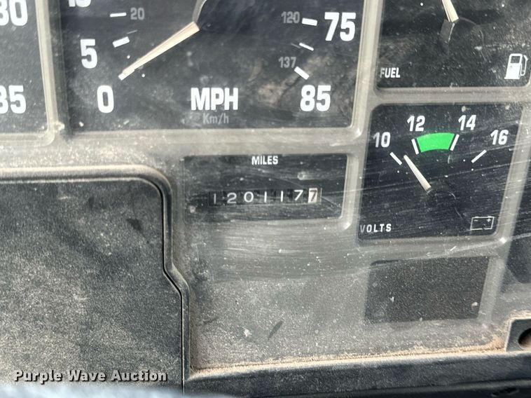 image for item NM9168 2002 International 4900  dump truck