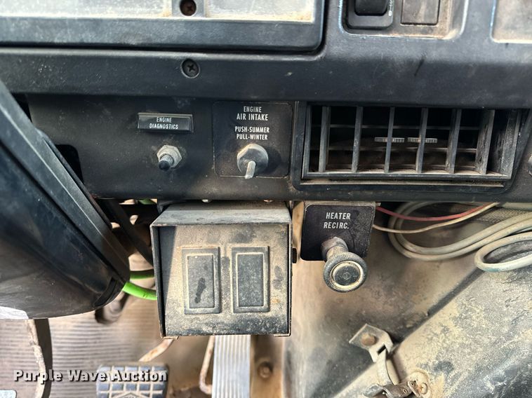 image for item NM9168 2002 International 4900  dump truck