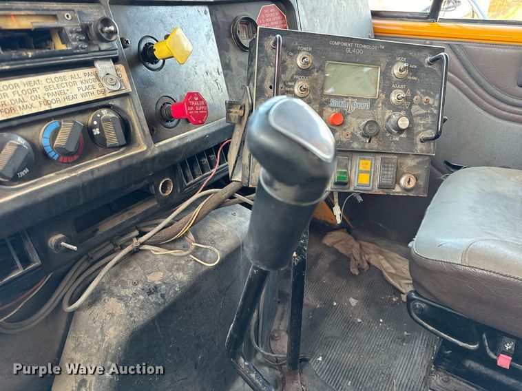 image for item NM9168 2002 International 4900  dump truck