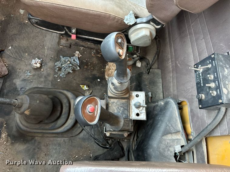 image for item NM9168 2002 International 4900  dump truck