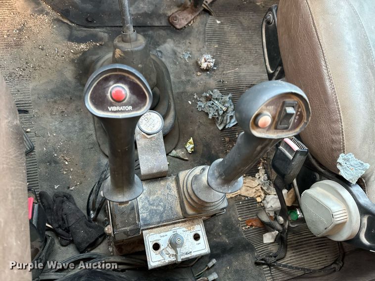 image for item NM9168 2002 International 4900  dump truck