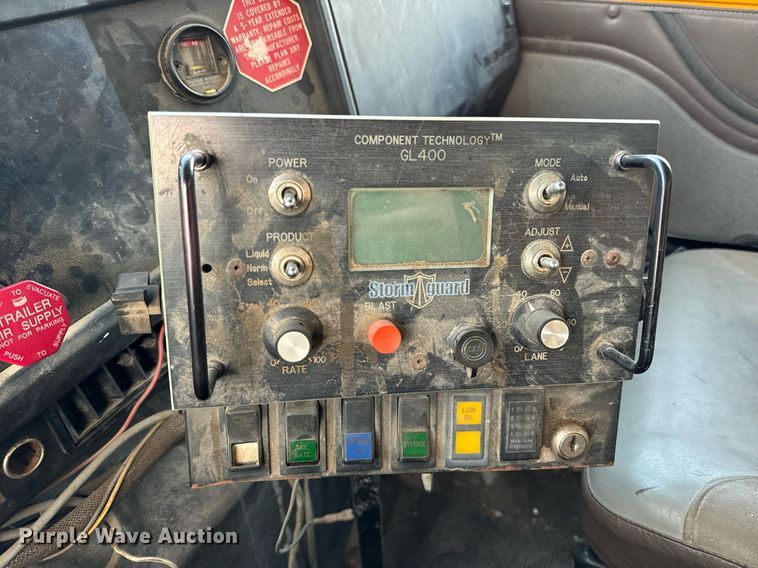 image for item NM9168 2002 International 4900  dump truck