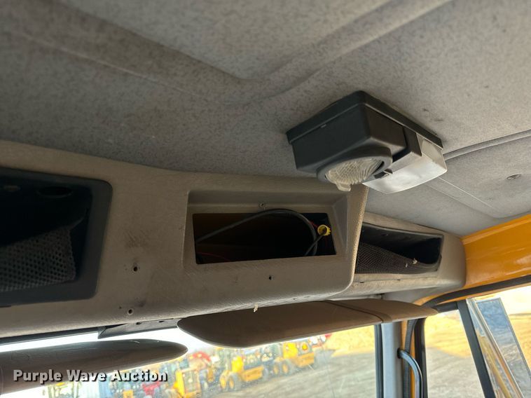 image for item NM9168 2002 International 4900  dump truck