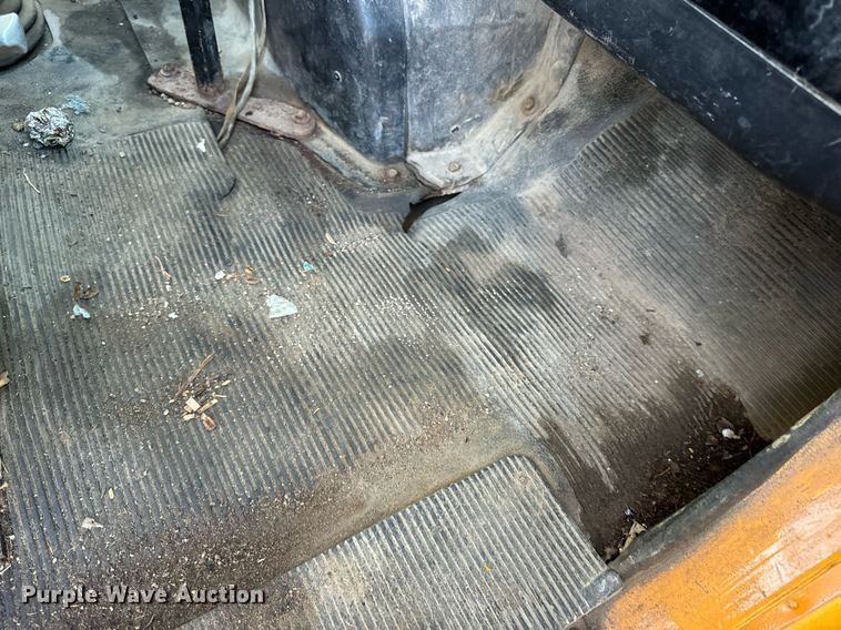 image for item NM9168 2002 International 4900  dump truck