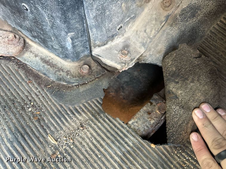 image for item NM9168 2002 International 4900  dump truck