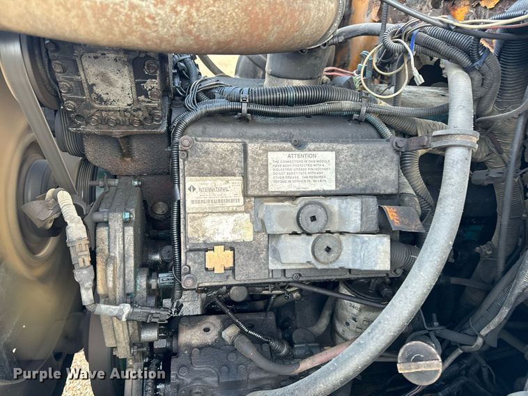 image for item NM9168 2002 International 4900  dump truck