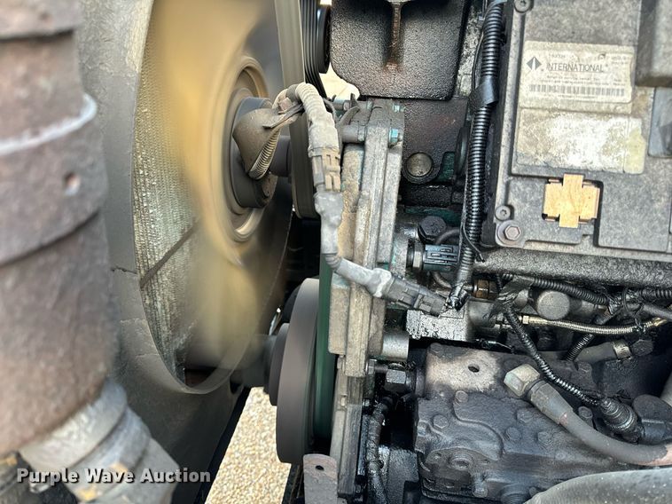 image for item NM9168 2002 International 4900  dump truck