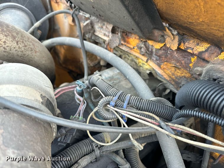 image for item NM9168 2002 International 4900  dump truck