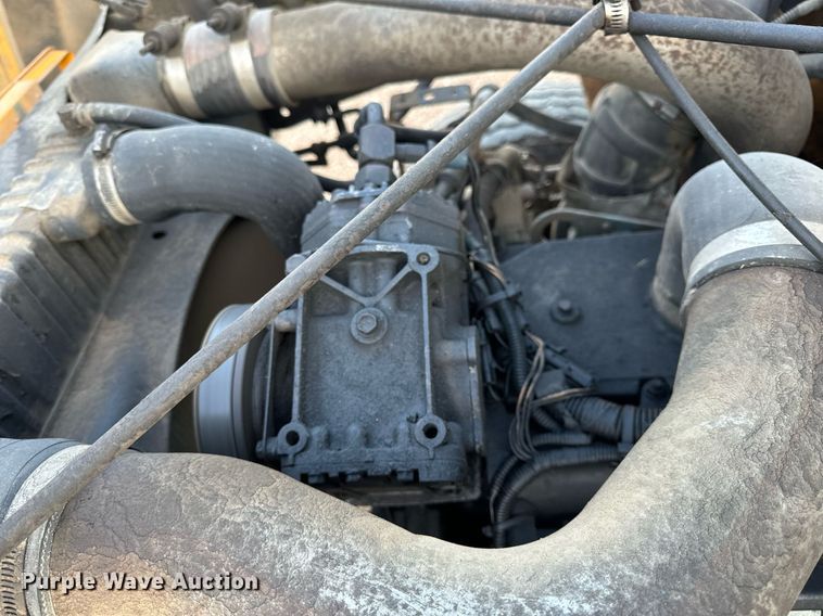 image for item NM9168 2002 International 4900  dump truck