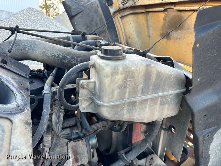 image for item NM9168 2002 International 4900  dump truck