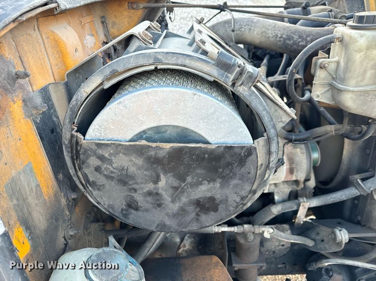 image for item NM9168 2002 International 4900  dump truck