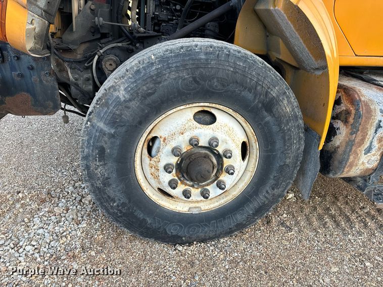 image for item NM9168 2002 International 4900  dump truck