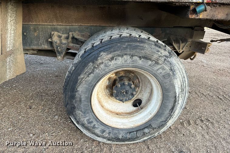 image for item NM9168 2002 International 4900  dump truck