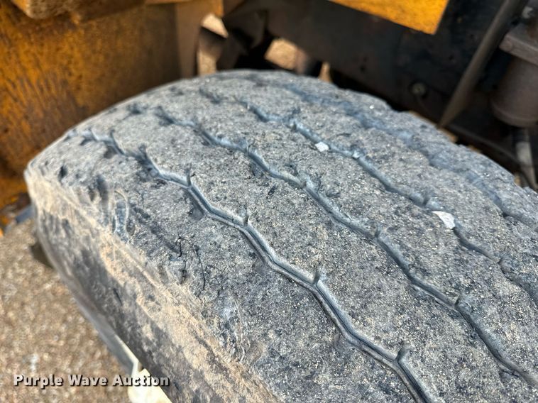 image for item NM9168 2002 International 4900  dump truck