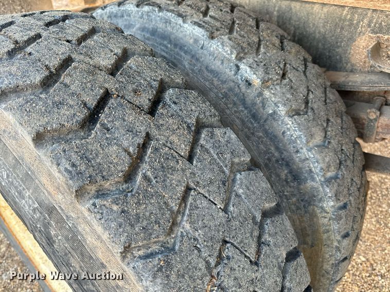 image for item NM9168 2002 International 4900  dump truck