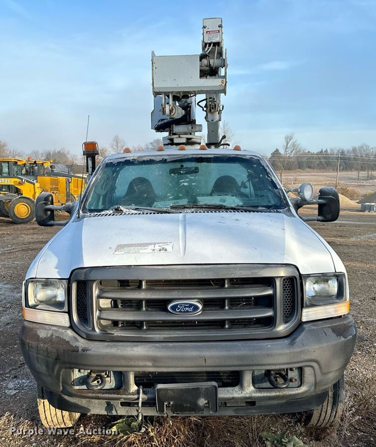 image for item NM9170 2003 Ford F550 Super Duty XL  bucket truck