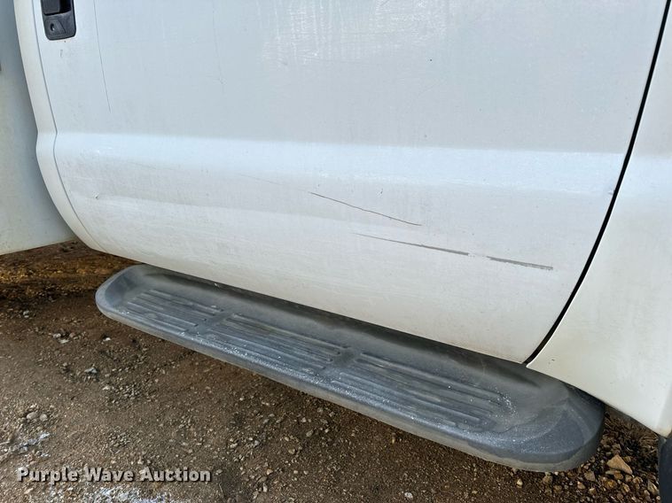 image for item NM9170 2003 Ford F550 Super Duty XL  bucket truck