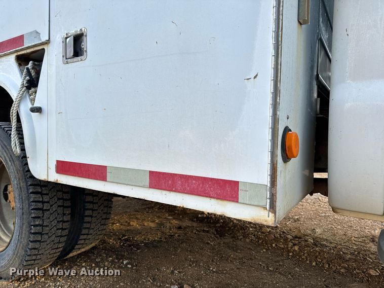 image for item NM9170 2003 Ford F550 Super Duty XL  bucket truck