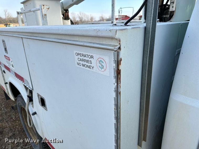 image for item NM9170 2003 Ford F550 Super Duty XL  bucket truck