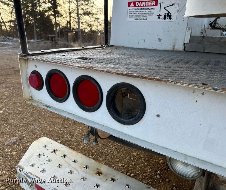 image for item NM9170 2003 Ford F550 Super Duty XL  bucket truck