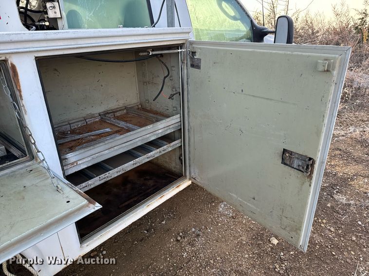 image for item NM9170 2003 Ford F550 Super Duty XL  bucket truck