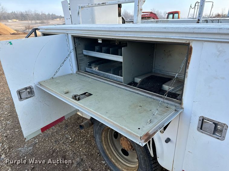 image for item NM9170 2003 Ford F550 Super Duty XL  bucket truck