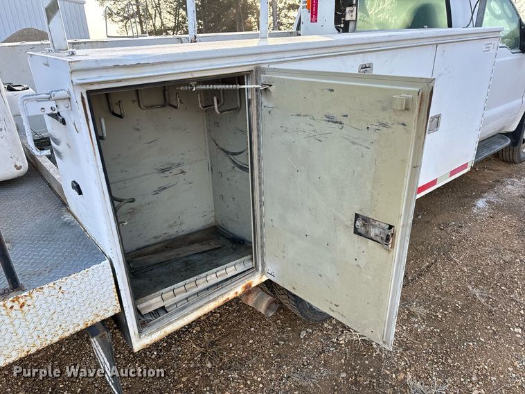 image for item NM9170 2003 Ford F550 Super Duty XL  bucket truck