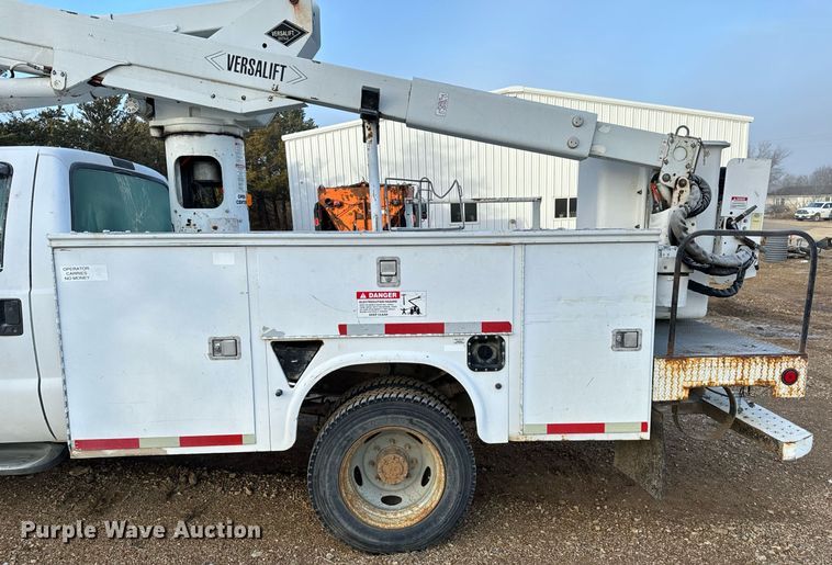 image for item NM9170 2003 Ford F550 Super Duty XL  bucket truck