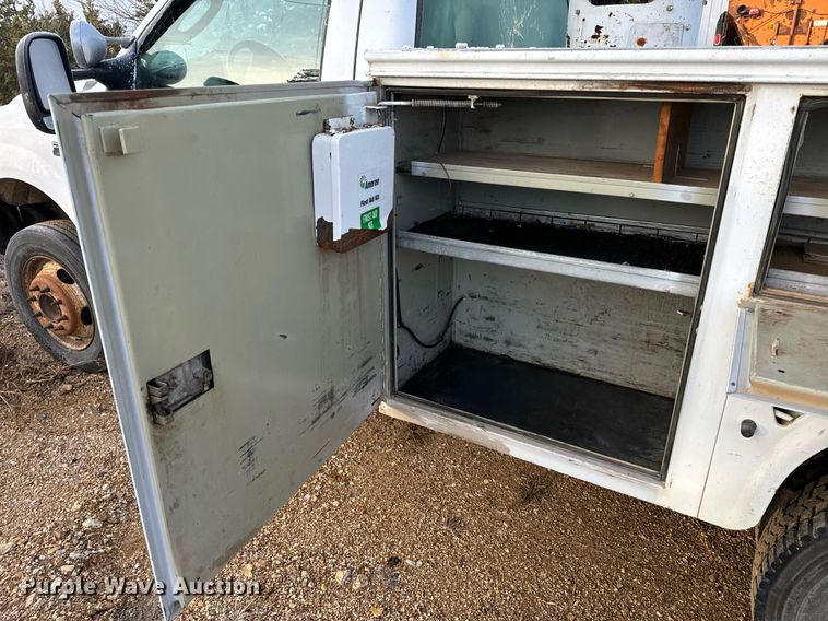image for item NM9170 2003 Ford F550 Super Duty XL  bucket truck