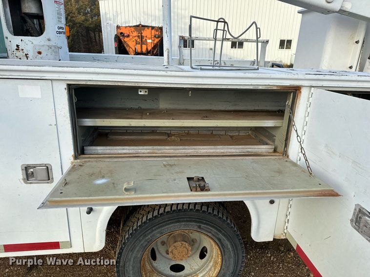 image for item NM9170 2003 Ford F550 Super Duty XL  bucket truck