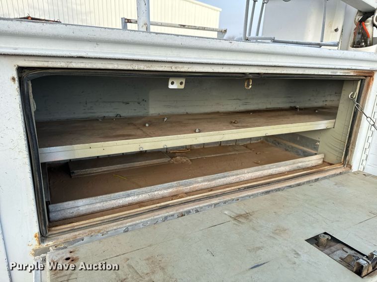 image for item NM9170 2003 Ford F550 Super Duty XL  bucket truck