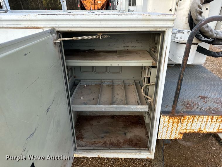 image for item NM9170 2003 Ford F550 Super Duty XL  bucket truck