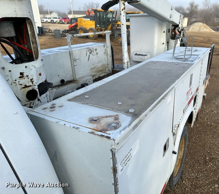 image for item NM9170 2003 Ford F550 Super Duty XL  bucket truck