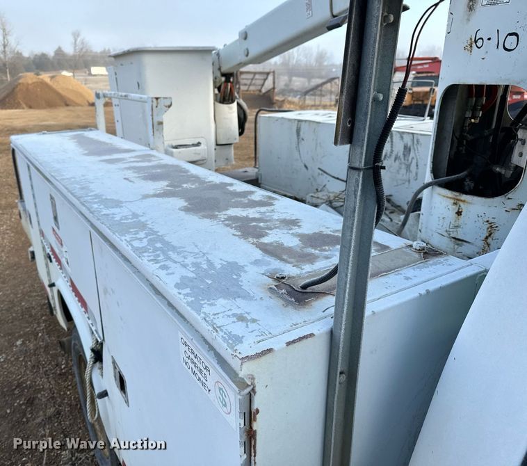 image for item NM9170 2003 Ford F550 Super Duty XL  bucket truck