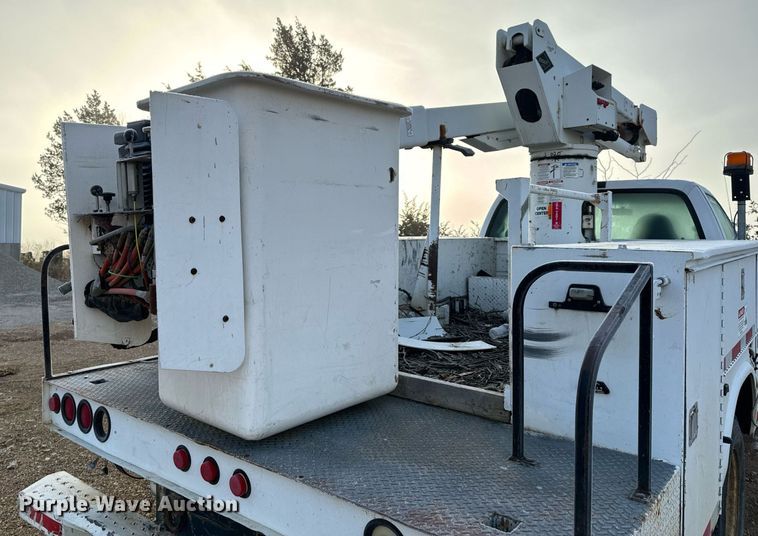 image for item NM9170 2003 Ford F550 Super Duty XL  bucket truck