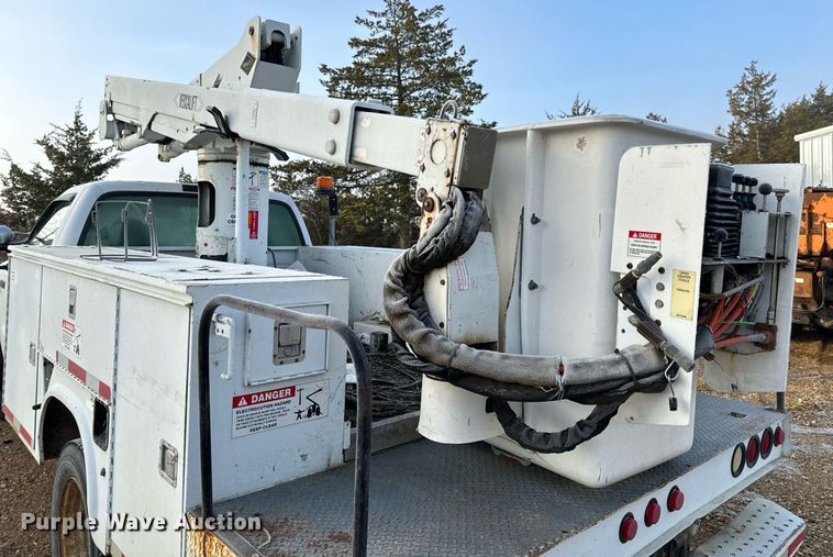 image for item NM9170 2003 Ford F550 Super Duty XL  bucket truck
