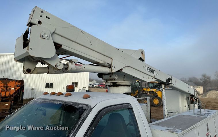 image for item NM9170 2003 Ford F550 Super Duty XL  bucket truck